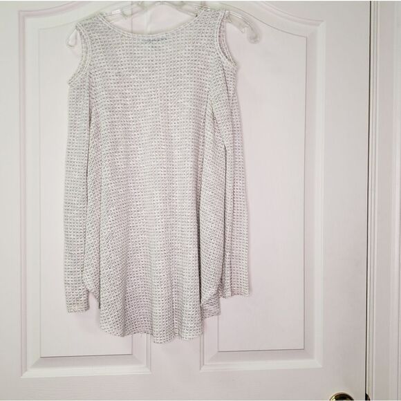 Karlie Cold Shoulder Top - Picture 3 of 6